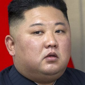 Ο Kim Jong Un αναδύεται στα κρατικά μέσα ενημέρωσης με το μυστηριώδες σήμα του σώματος